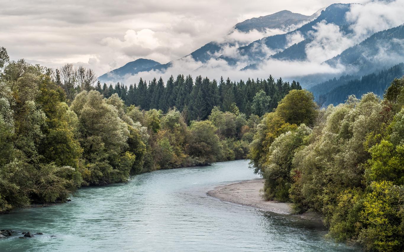 River and mountains photo
